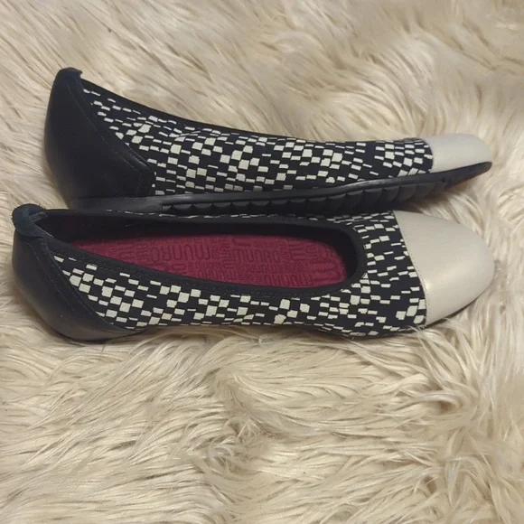 Munro Black and White Geometric Flats Sz 8 - Picture 2 of 7